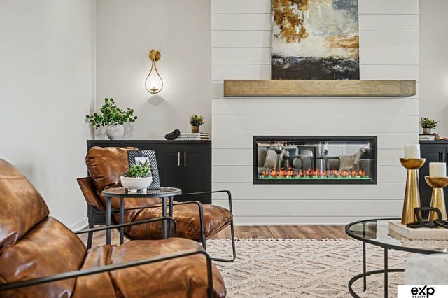 5618 Kestrel Parkway, Elkhorn, NE 68022