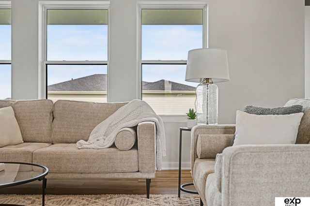 5618 Kestrel Parkway, Elkhorn, NE 68022