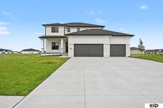 5618 Kestrel Parkway, Elkhorn, NE 68022