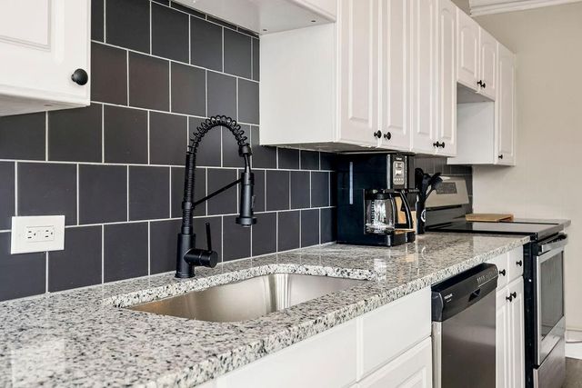 3951 Warwick Street, Kansas City, MO 64111