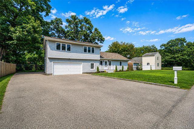 5 Sinclair Street, Mastic, NY 11950