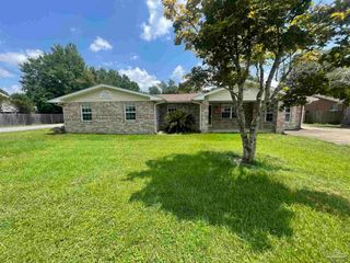 4780 Keyser Ln, Pace, FL 32571