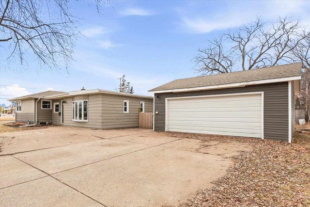 236 W 20TH AVENUE, Oshkosh, WI 54902