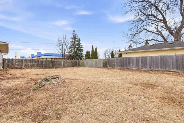 236 W 20TH AVENUE, Oshkosh, WI 54902