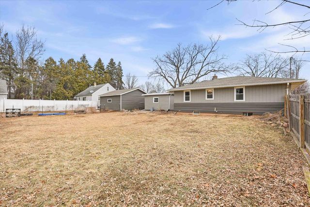 236 W 20TH AVENUE, Oshkosh, WI 54902