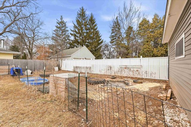 236 W 20TH AVENUE, Oshkosh, WI 54902