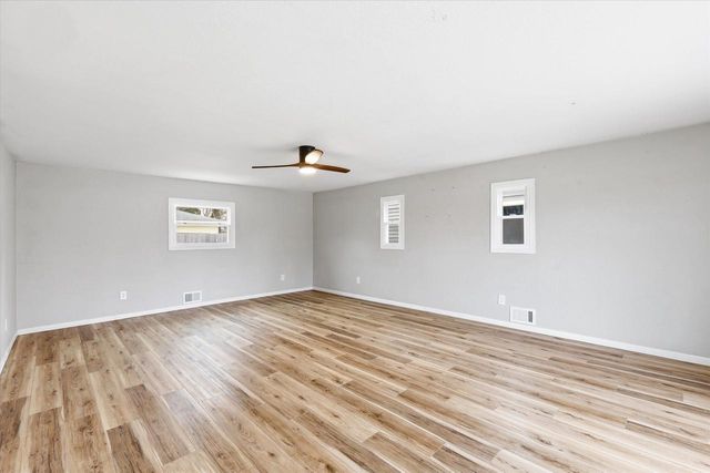 236 W 20TH AVENUE, Oshkosh, WI 54902