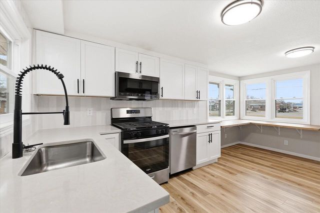 236 W 20TH AVENUE, Oshkosh, WI 54902