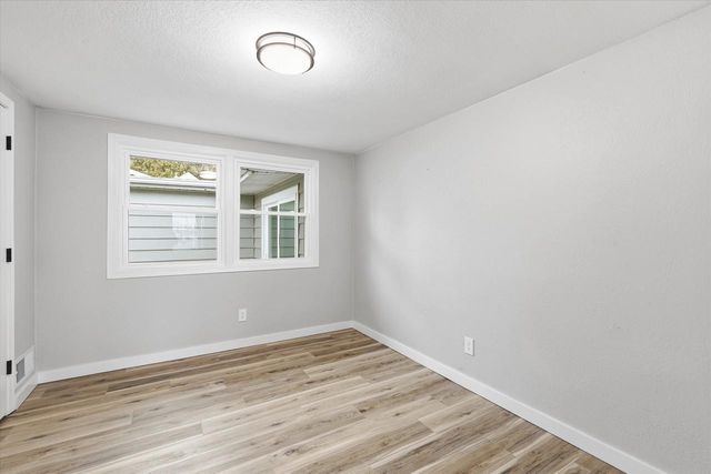 236 W 20TH AVENUE, Oshkosh, WI 54902