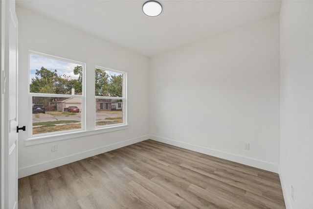 1340 Elmwood Avenue, Fort Worth, TX 76104