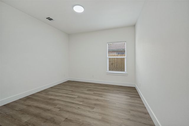 1340 Elmwood Avenue, Fort Worth, TX 76104