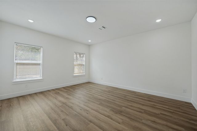 1340 Elmwood Avenue, Fort Worth, TX 76104