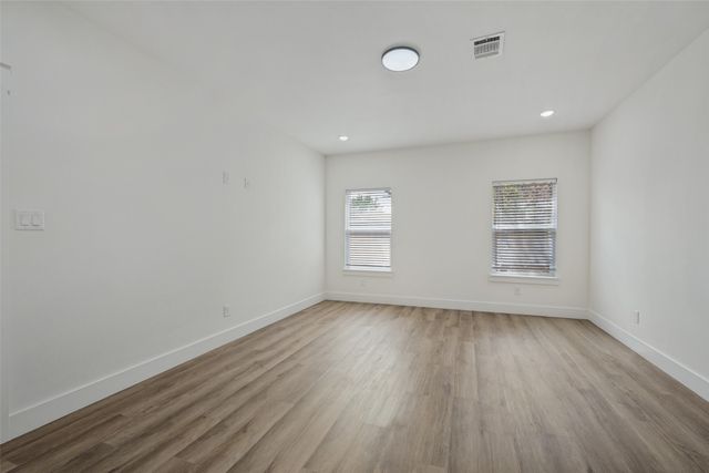 1340 Elmwood Avenue, Fort Worth, TX 76104