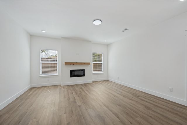 1340 Elmwood Avenue, Fort Worth, TX 76104