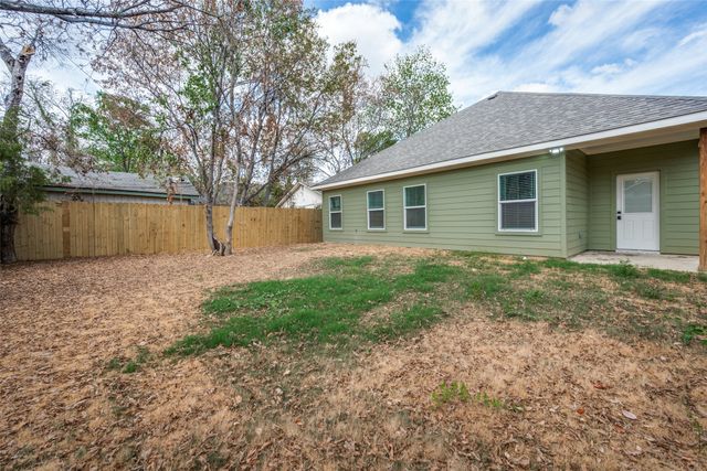 1340 Elmwood Avenue, Fort Worth, TX 76104