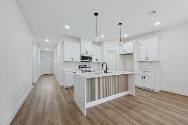 1340 Elmwood Avenue, Fort Worth, TX 76104