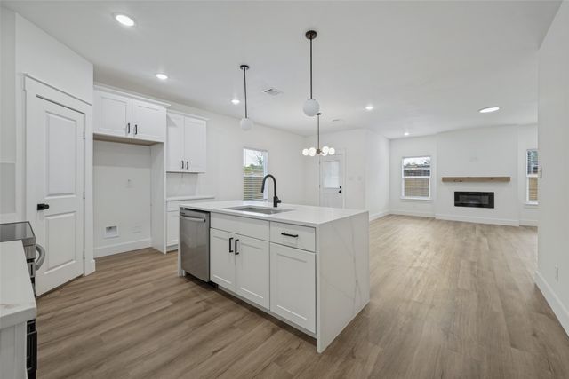 1340 Elmwood Avenue, Fort Worth, TX 76104