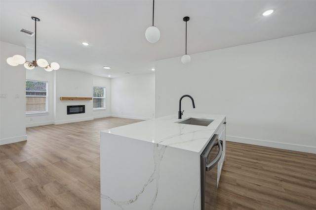 1340 Elmwood Avenue, Fort Worth, TX 76104