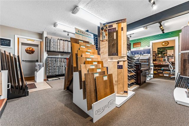 2240 E State St, Hermitage, PA 16148