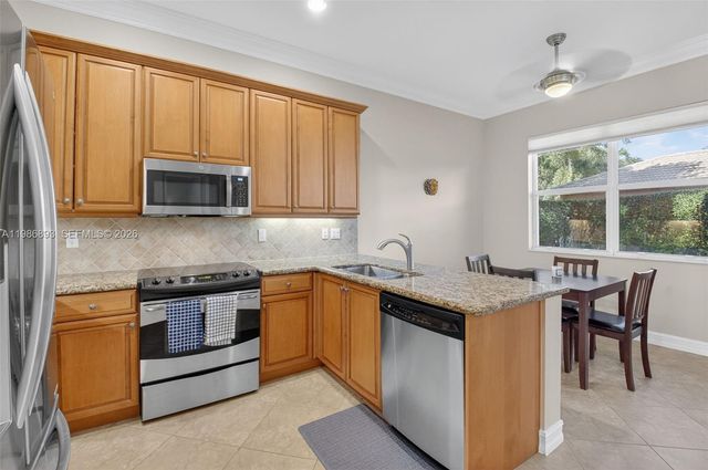 6833 Watertown Dr, Boynton Beach, FL 33437