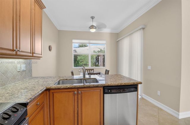 6833 Watertown Dr, Boynton Beach, FL 33437