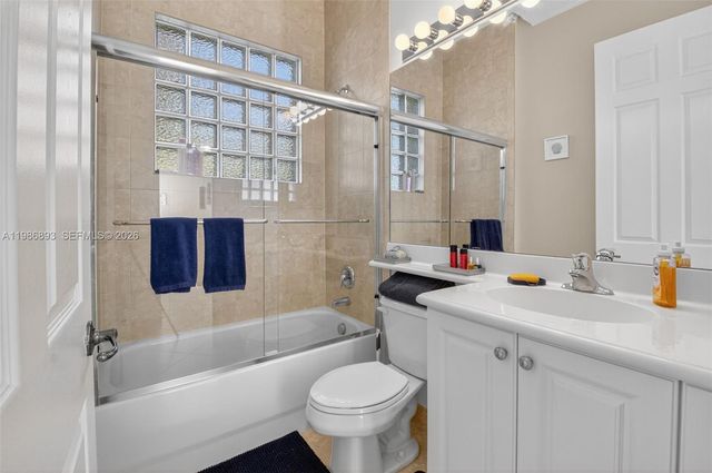 6833 Watertown Dr, Boynton Beach, FL 33437