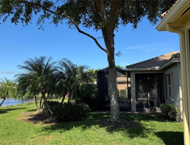 6833 Watertown Dr, Boynton Beach, FL 33437