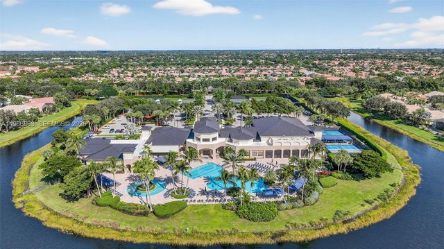 6833 Watertown Dr, Boynton Beach, FL 33437