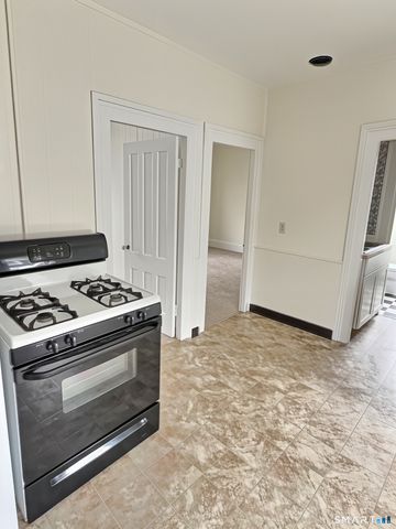 290 Wakelee Avenue 2nd floor, Ansonia, CT 06401