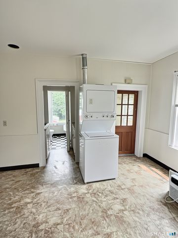 290 Wakelee Avenue 2nd floor, Ansonia, CT 06401