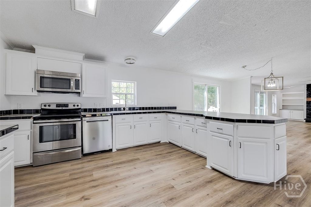 Image 10 of property listing at 318 Samuel Smalls Sr Avenue, Guyton, GA 31312