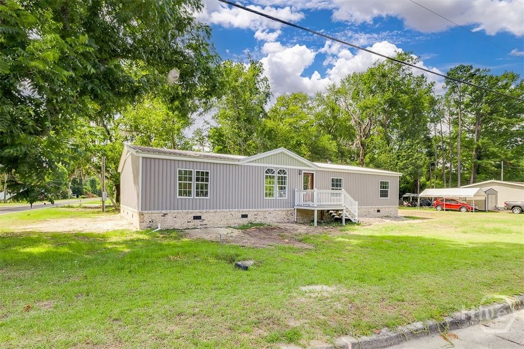 Image 3 of property listing at 318 Samuel Smalls Sr Avenue, Guyton, GA 31312