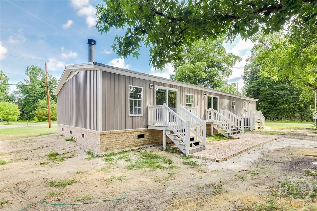 Image 37 of property listing at 318 Samuel Smalls Sr Avenue, Guyton, GA 31312