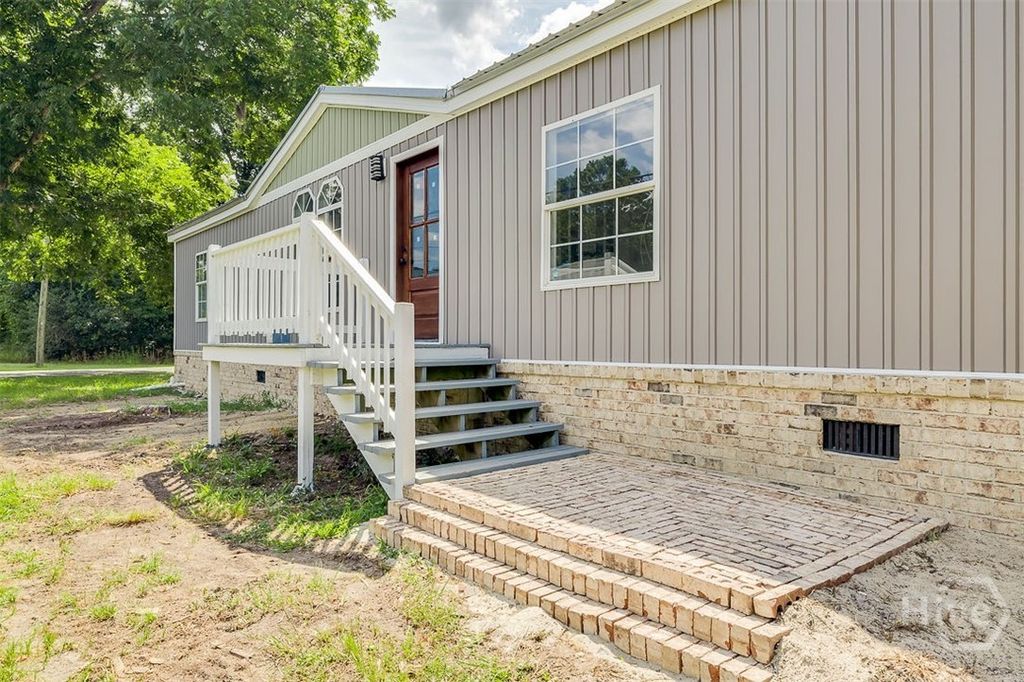 Image 4 of property listing at 318 Samuel Smalls Sr Avenue, Guyton, GA 31312