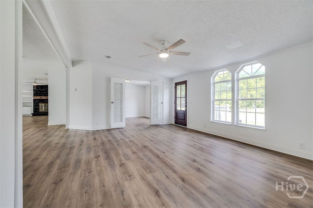 Image 7 of property listing at 318 Samuel Smalls Sr Avenue, Guyton, GA 31312