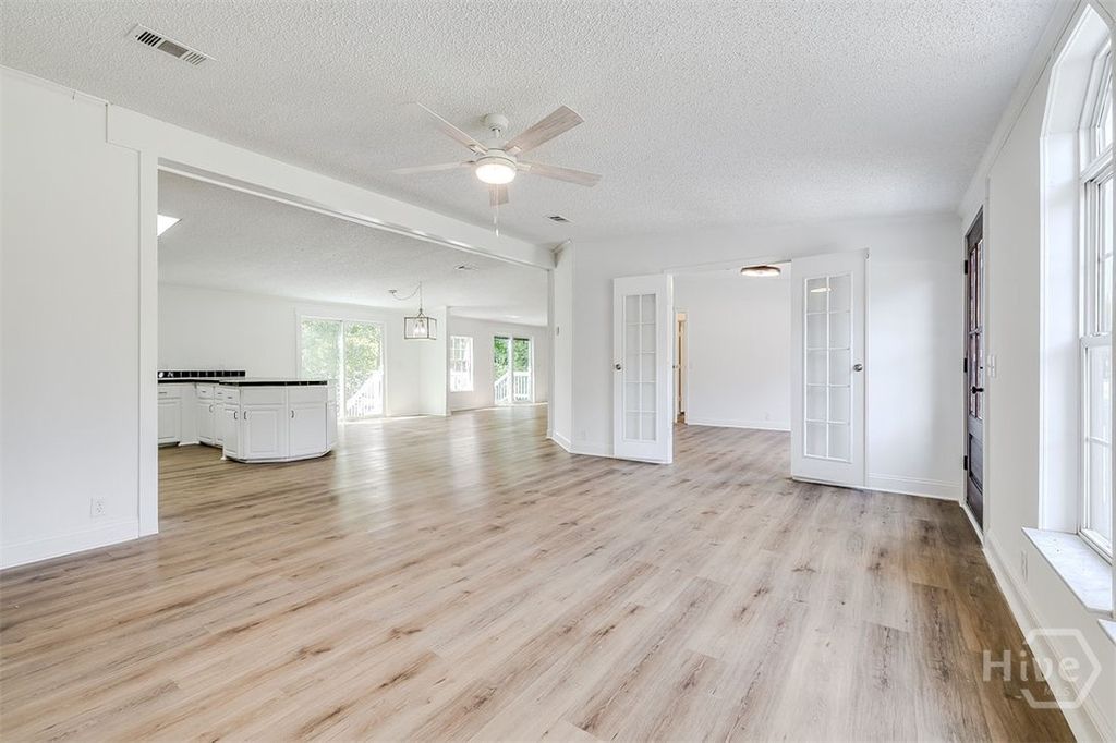 Image 8 of property listing at 318 Samuel Smalls Sr Avenue, Guyton, GA 31312