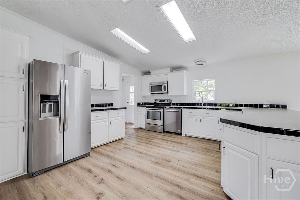 Image 9 of property listing at 318 Samuel Smalls Sr Avenue, Guyton, GA 31312