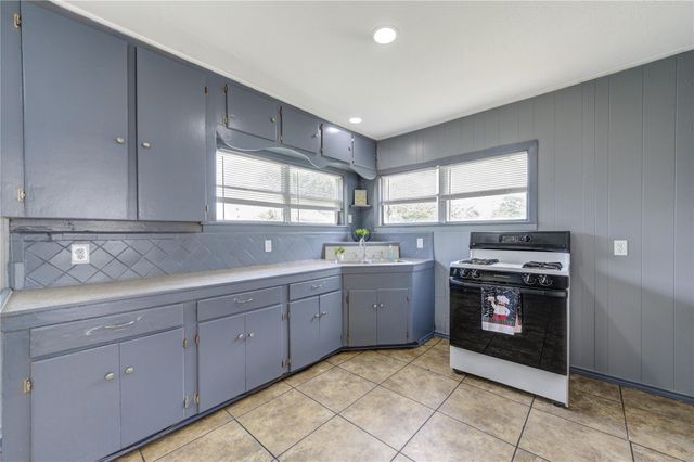 2205 Kingsdale Drive, Deer Park, TX 77536