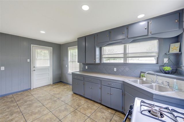 2205 Kingsdale Drive, Deer Park, TX 77536