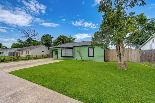 2205 Kingsdale Drive, Deer Park, TX 77536