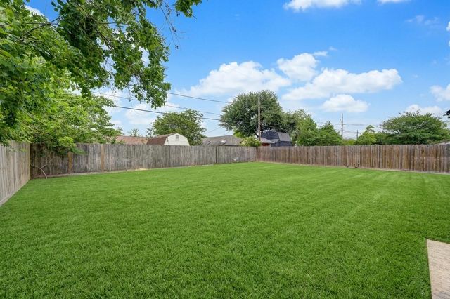 2205 Kingsdale Drive, Deer Park, TX 77536