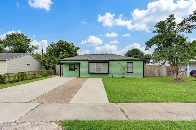 2205 Kingsdale Drive, Deer Park, TX 77536