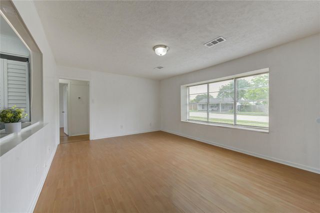 2205 Kingsdale Drive, Deer Park, TX 77536