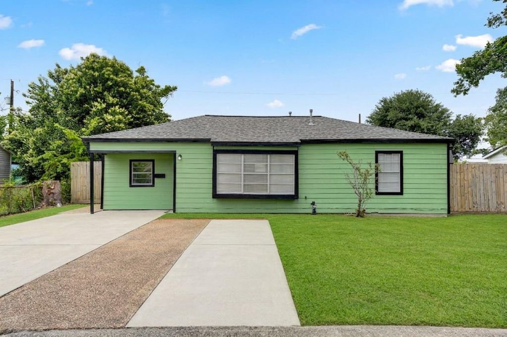 2205 Kingsdale Drive, Deer Park, TX 77536
