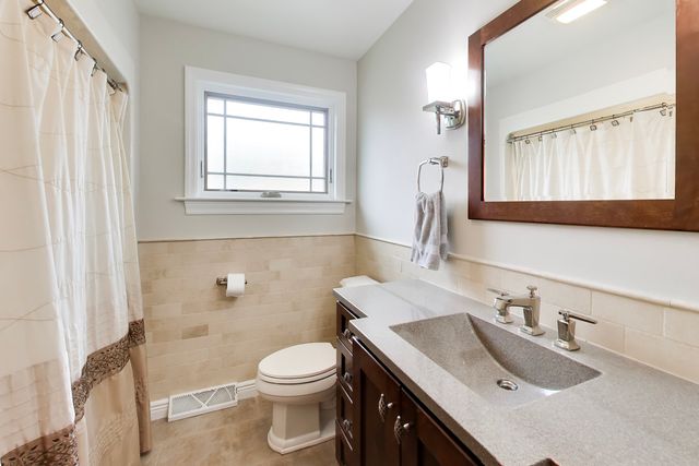 5022 N Busse Avenue, Chicago, IL 60656