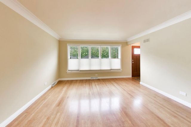 5022 N Busse Avenue, Chicago, IL 60656