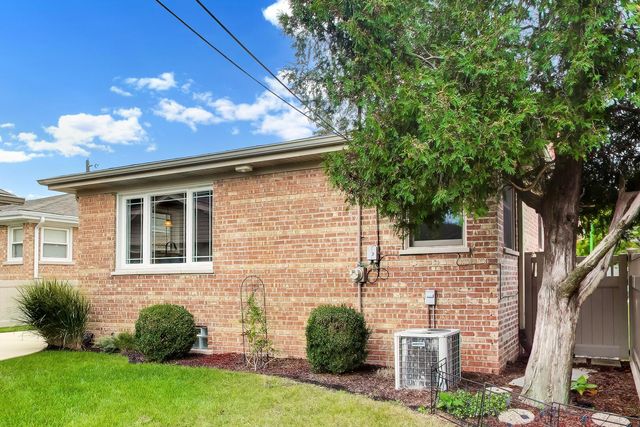 5022 N Busse Avenue, Chicago, IL 60656