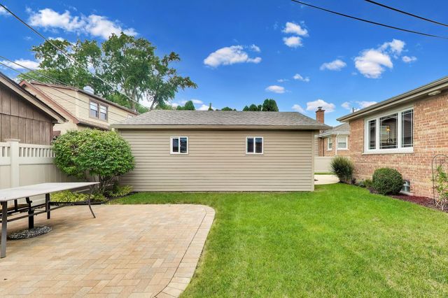 5022 N Busse Avenue, Chicago, IL 60656