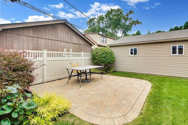 5022 N Busse Avenue, Chicago, IL 60656