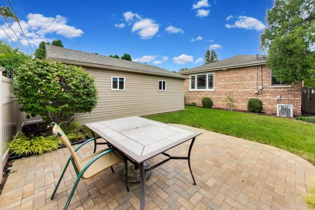 5022 N Busse Avenue, Chicago, IL 60656